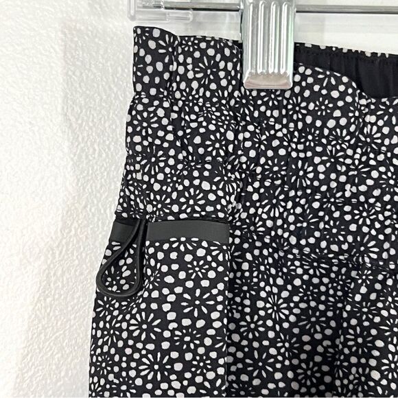 Lululemon Reversible Surf Short II 6 Freckle Flower Black White & Black - Picture 9 of 16